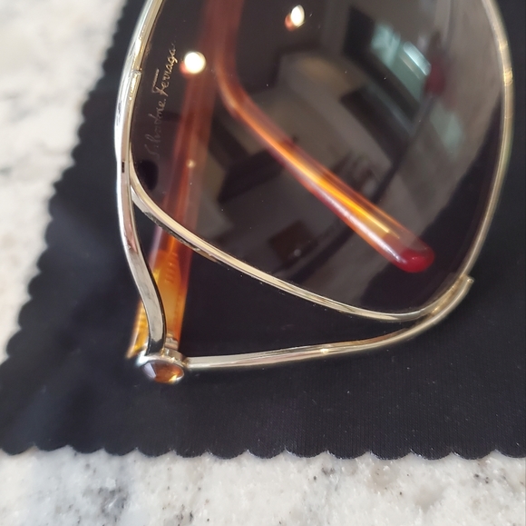 Salvatore Ferragamo Sunglasses - Picture 2 of 5